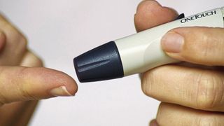 Diabetes nachweisen: Mit einem Tropfen Blut lässt sich die Erkrankung nachweisen. Den Grad der Schwere von Diabetes lässt sich mit optoakustischer Bildgebung und künstlicher Intelligenz feststellen. (Bild: frei lizenziert)