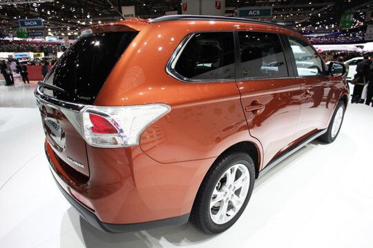 Zur Wahl stehen zunächst zwei Vierzylinder-Motoren: ein 2,0-Liter-Benziner und ein 2,2-Liter-Diesel mit jeweils 110 kW/150 PS. (Foto: Mitsubishi)