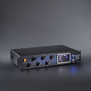 Die Frontplatte besteht aus einer CNC-gefrästen Aluminiumplatte, die im Eloxalbad eingefärbt wird. (Bild:  Bopla Gehäuse Systeme GmbH)