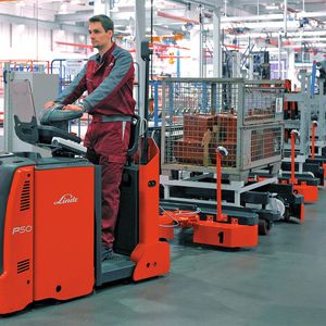 Potenzielle Käufer des Linde-Logistikzugs haben die Wahl aus vielen Rahmenvarianten und Schleppzugkombinationen. Der Fokus des Zugs liegt auf einer minimalen Durchlaufzeit.