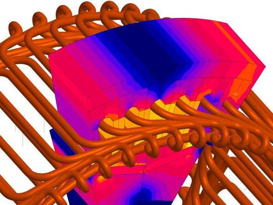 Simulation eines Innen-Permanentmagnetmotors (IPM), die die komplexe Struktur der magnetischen und elektrischen Komponenten hervorhebt, mit Fokus auf die Verteilung der magnetischen Induktion.(Bild:  Siemens)