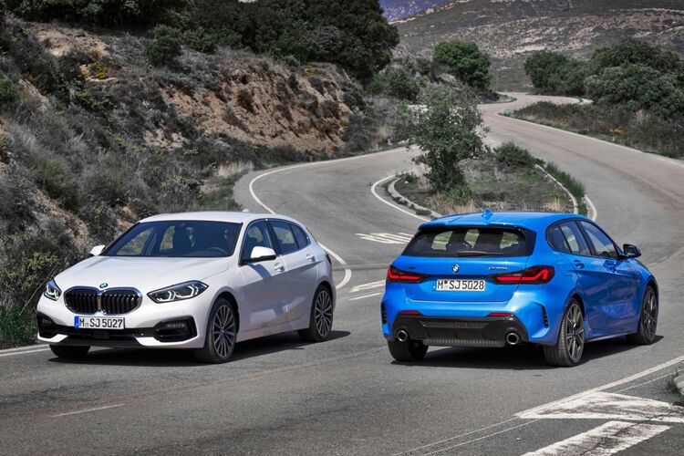 Außen verschieben sich die Proportionen: Die Kabine rückt weiter nach vorne, die Motorhaube wirkt kürzer. (BMW)