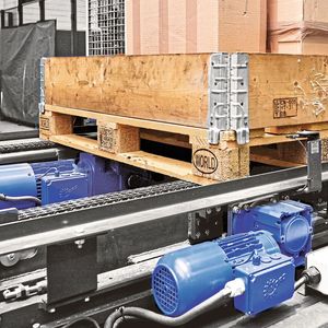Paletten- und Behälterbeförderer werden von den LogiDrive-Antriebssystemen im Bereich Warehouse angetrieben.(Bild:  Nord Drivesystems)