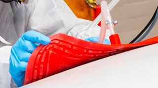 Thinking-Gewinner im Juli 2021: Flexin Heat heißt eine Methode der Msquare GmbH, mit der sich Leichtbauteile aus faserverstärkten Kunststoffen wirtschaftlich reparieren lassen. Das geschieht mit punktgenau treffender Induktionswärme. (Msquare)