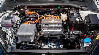 Blick in den Bereich der Energiequellen eines Elektroautos. Damit Batterie & Co. in Zukunft das Beste leisten, was möglich ist, hat das Unternehmen Batalyse ein Trio aus Software-Modulen für die Datenerfassung zu bieten, das die Daten auch für KI-Anwendungen vorbereitet. (Volkswagen)