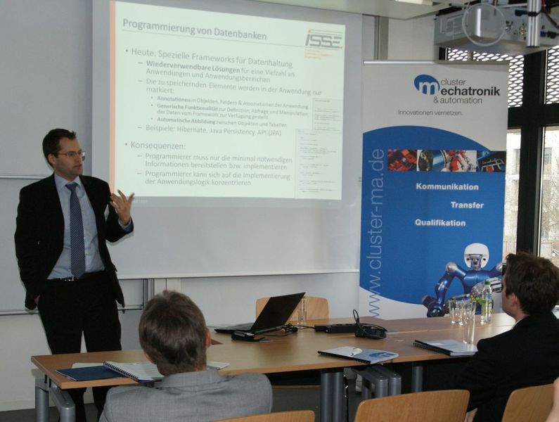 „Objektorientierte Softwarentwicklung in der Industrierobotik: Was Datenbanken und Roboter gemeinsam haben“, so das Thema von Alwin Hoffmann, Projektleiter SoftRobot, Insitut für Software & Systems Engineering, Universität Augsburg (Archiv: Vogel Business Media)