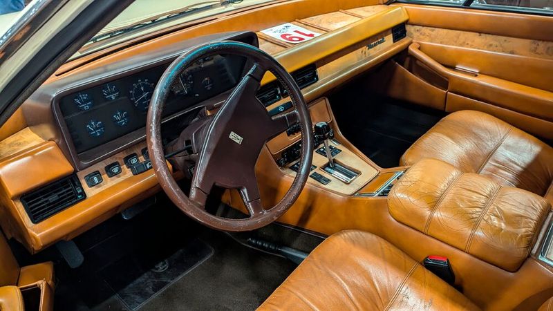 Schauen Sie sich doch nur mal diesen Innenraum an! Zwischen 1979 und 1986 entstanden etwa 2.100 Exemplare, womit der Quattroporte eines der erfolgreichsten Automobile von Maserati wurde. (Bild: Dominsky)