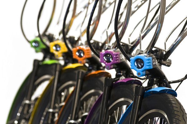 Der Qugo: eine Mischung aus Dreirad und Segway (Bild: Urban Mobility Europe)