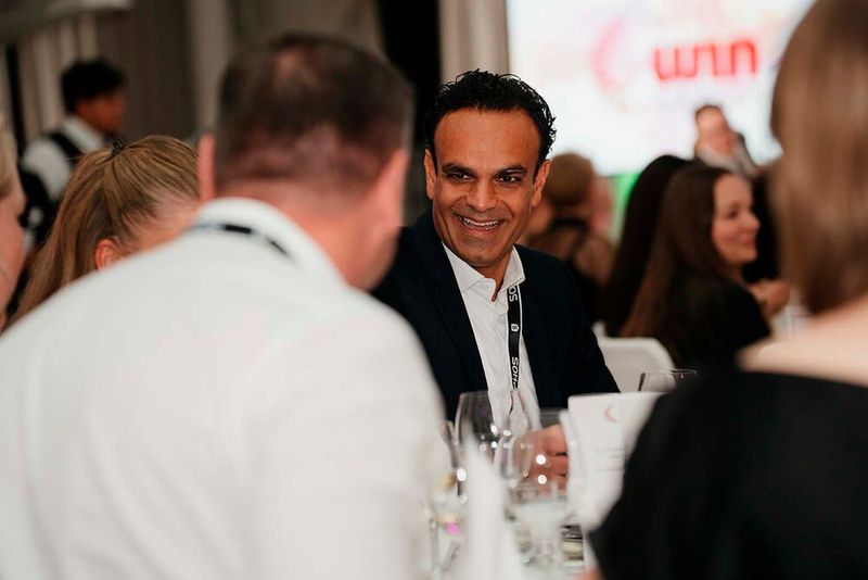 Gentlemen welcome! Bei der Abendgala waren unter anderem Santosh Wadwa (Vice President – Head of Platform bei Fujitsu), sowie… (Bild: Manuel Emme)
