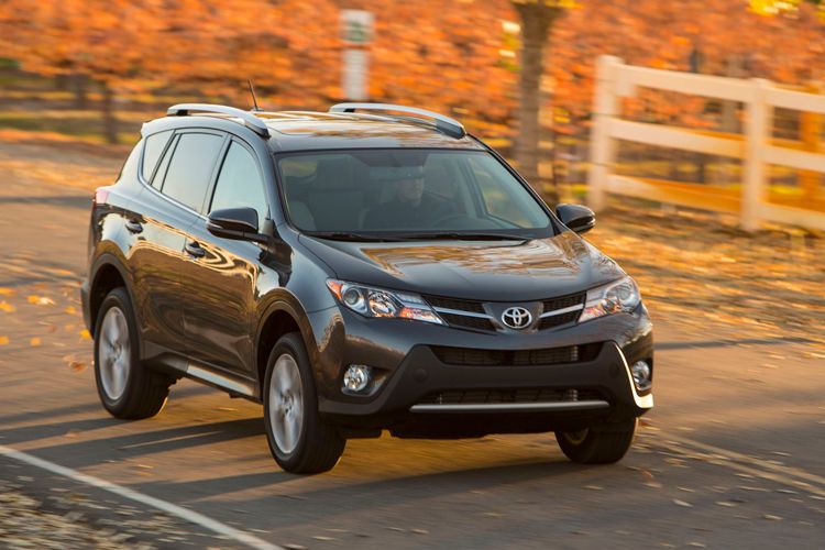 Platz zehn sicherte sich der dritte Toyota im Bunde. 664.382 kauften 2015 einen RAV4. (Foto: Toyota)