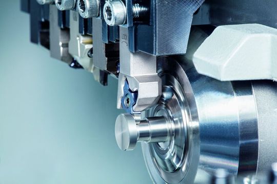 Das Präzisionswerkzeug Tetra Mini Cut bietet besonders scharfe Schneidkanten und eine äußerst sichere Klemmung. In der Medizintechnik kommt es bei der Bearbeitung von Implantaten zum Einsatz. Das Präzisionswerkzeug Tetra Mini Cut bietet besonders scharfe Schneidkanten und eine äußerst sichere Klemmung. In der Medizintechnik kommt es bei der Bearbeitung von Implantaten zum Einsatz.