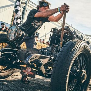 Auf der „Rennstrecke“, dem Brazzelparcours, gab es unter anderem zahlreiche klassische und auch weniger klassische Oldtimer zu hören, zu sehen und zu riechen.(Bild:  Technik-Museum Speyer)