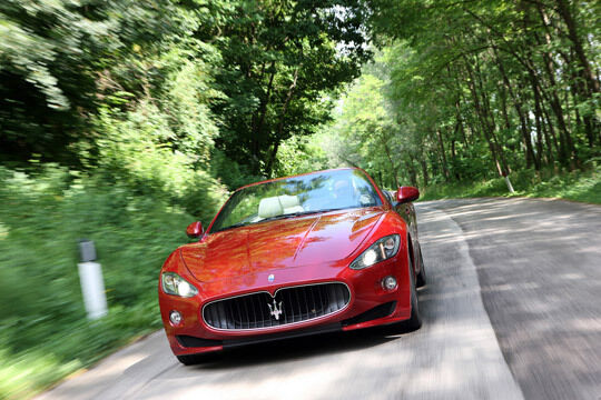 Trotz der beachtlichen Leistungsdaten ist der offene Italiener eher auf Komfort ausgelegt... (Maserati)