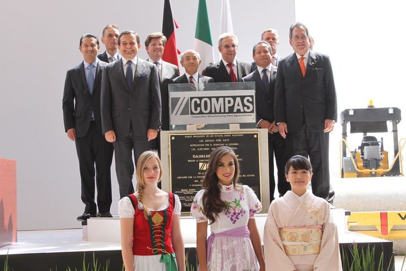 Gemeinsame Grundsteinlegung beim Joint-Venture von Daimler und Renault-Nissan in Aguascalientes. Dort sollen Fahrzeuge der Marken Mercedes-Benz und Infiniti gebaut werden. (Nissan)