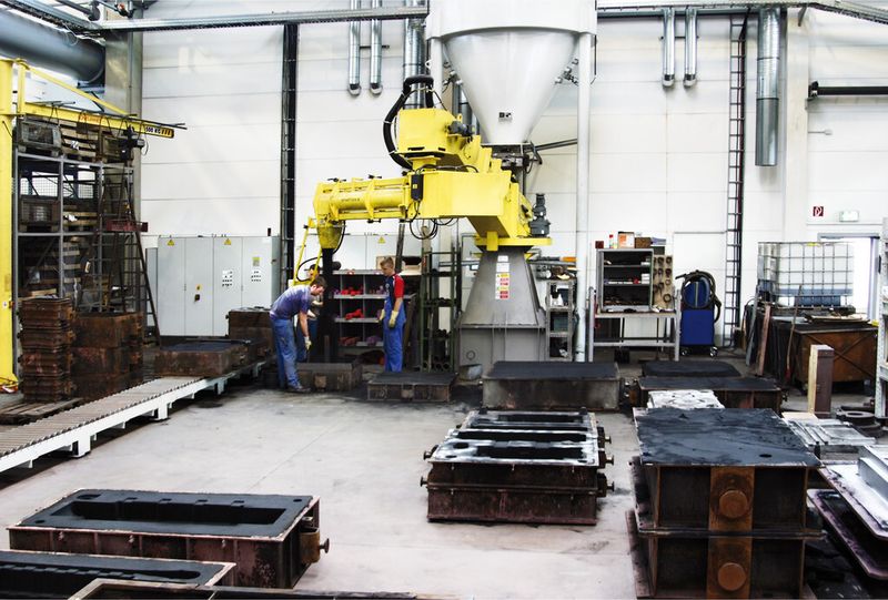 Blick in den Arbeitsbereich der Handformerei. (Bild: Behringer)