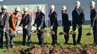 Spatenstich für neue Lagerhalle von Flux (Bild: Flux)