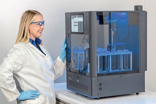 Abb.1: Automatisierter Mikrowellen Aufschluss mit dem Blade Abb.1: Automatisierter Mikrowellen Aufschluss mit dem Blade