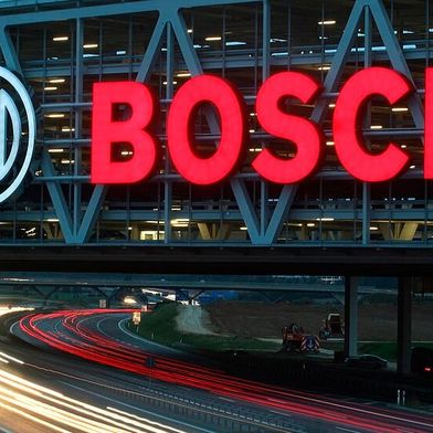 Bosch-Gewinn knickt stark ab! Bosch spart wo es geht und hat dabei auch massiv Leute entlassen. Parallel kämpft man gegen die derzeit existenten Probleme der Welt und in Deutschland im Speziellen ... (Bild: Bosch)