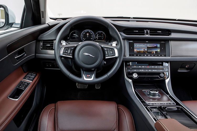 Innovationen im Sportbrake sind der optionale Dual-View-Touchscreen des mittlerweile intuitiv bedienbaren Infotainment-Navisystems... (Jaguar )