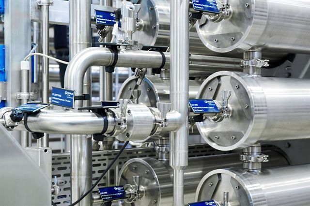 ultra pure pharma water.jpg ()