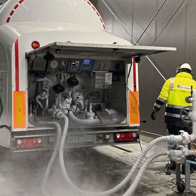 „Insgesamt hat es viel Zeit und Geld gekostet, alle Anforderungen der Gassicherheit zu erfüllen“, sagt Seniorchef Klaus Frank. (Bild: Frank Fahrzeugbau)