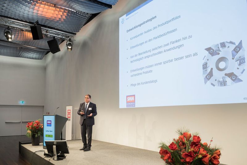 Lothar Horn, Geschäftsführer Paul Horn GmbH, zeigte auf mit welche Herausforderungen sich die Paul Horn GmbH bis 2025 zu stellen hat. (Thomas Entzeroth)