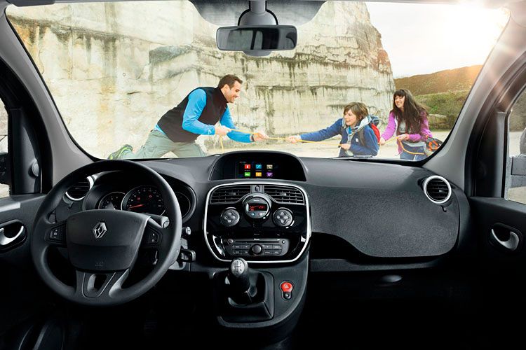 Das Cockpit des Kangoo ist funktional und bereitet keinem Fahrer Schwierigkeiten. (Bild:Renault)