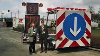 Mit Linearantrieben LA36  ausgerüstete fahrbare Vorwarntafel und Drehpfeil.  Bild: LINAK (Archiv: Vogel Business Media)