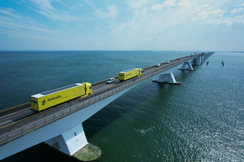 In particular, delivery vans, trucks, and trailers have large roof areas and consume a lot of energy for cooling, heating, and auxiliary units. Integrated solar panels are a sensible solution.(Source:  IM Efficiency)