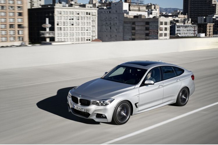 Noch einer für die Nische: Mit Fließheck, deutlich mehr Platz und erhöhter Sitzposition macht BMW den 3er nun zum Gran Turismo. Die Reiselimousine nach Vorbild des eine Klasse größeren 5er GT feiert auf dem Genfer Salon (7. bis 17. März) Premiere (Foto: BMW)