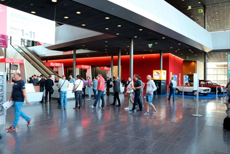 Die Halle 11 zieht viele Besucher (Klasing)