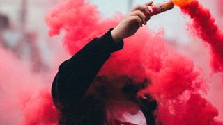 Moderne Security-Lösungen können das Nutzerverhalten auf auffällige Verhaltensweisen oder Aktivitäten analysieren und so frühzeitig reagieren. (Bild: Photo by Carlos Domínguez on Unsplash)