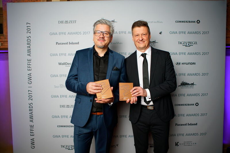 Über einen bronzenen Profi Award konnten sich die Agentur REINSCLASSEN für die
Kampagne „Just Smile“ für den Buchhaltungsspezialisten lexoffice in der Kategorie
„Change“ freuen. (Robin Selhoest / GWA)