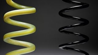 Die GFK-Feder spart bis zu 40 Prozent an Gewicht ein. (Foto: Audi/Stefan Warter)