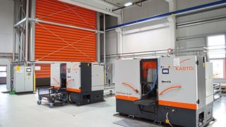 Microart aus dem bayerischen Roding gilt als Spezialist für Präzisionsbauteile. Das Unternehmen setzt in seiner Fertigung jetzt auf zwei Kastowin-Bandsägen und das Turmlagersystem Unitower (im Hintergrund zu sehen). (Kasto)