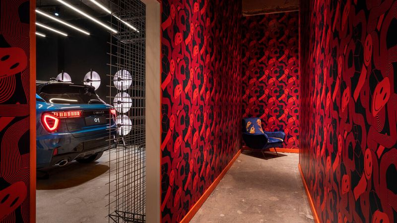 Wie die bisherigen Standorte ist auch der Club in München als eine Art Lifestyle-Shop ausgelegt. (Bild: Lynk & Co)