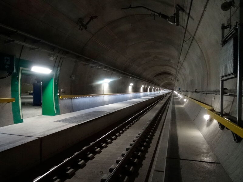 Mit Zugangsstollen und Quertunnel waren im Gotthatd-Massiv etwa 152 Kilometer Tunnel zu vernetzen. (Alcatel-Lucent Enterprise)