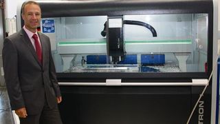 Matthias Reck: „Die ML Cube optimiert das Verhältnis großer Arbeitsfläche zu kleiner Standfläche im Großformatbereich.“ (Bild: Königsreuther)