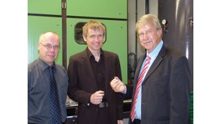 Zufrieden mit den beiden neuen V3-Reinigungsanlagen (v.l.n.r.): Euscher-Prozessentwickler Marcus Toddebusch, Geschäftsführer Jens Euscher-Klingenhagen und Werner Gebauer, Vertriebsingenieur bei Pero. (Archiv: Vogel Business Media)