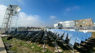 Das Start-up Synhelion – ebenfalls Mitglied der E-Fuel-Alliance – nutzt Hochtemperatur-Solarwärme, um aus CO2 und Wasser synthetische Treibstoffe wie Solarbenzin, Solardiesel und synthetisches Flugbenzin herzustellen. (Synhelion)