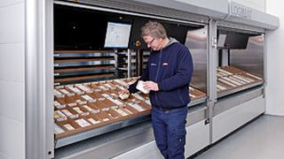 Maßgeschneiderte Kapazitäten und Performance: Lagerliftsysteme lassen sich für die unterschiedlichsten intralogistischen Anforderungsprofile exakt dimensionieren und steuerungs- wie sicherheitstechnisch entsprechend ausstatten. (Bild: SSI Schäfer)