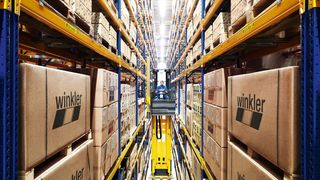 Die aktuelle Logistikfläche in Ulm (hier ein Blick ins Hochregallager) wird um eine neue Lagerfläche von circa 60.000 Quadratmetern im nordöstlich gelegenen Langenau ergänzt.  (Bild: Christian Winkler)