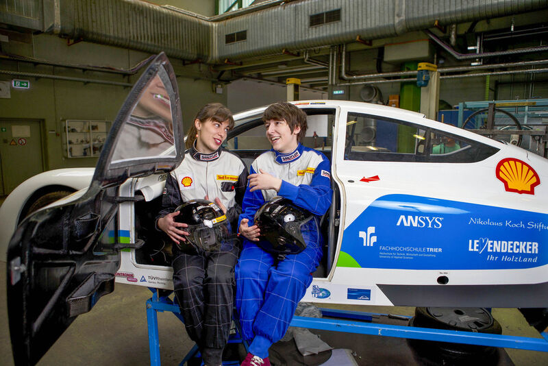 Die beiden Fahrerinnen von AERIS (v.l.):Vitalia Piroddu und Jeannine Beer. (Foto: Shell)