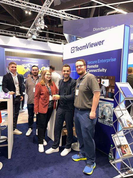 (v. l.) Guido Heseler (prianto), Simon Groneberg, Kristina Luipold, Simon Bohnenberger und Tobias Riether(TeamViewer). (Bild: Vogel IT-Medien)