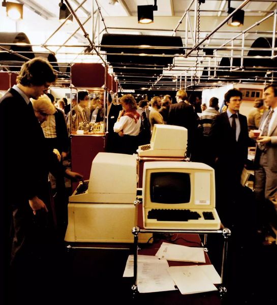 Erste Personal Computer auf der Electronica 1982.  (Bild: Messe München)