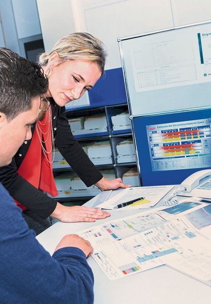 Der Remote Service ist eine digitale Lösung zur Überwachung und Analyse der Produktionsprozesse  – standortunabhängig. (Bild: Hosokawa Alpine)