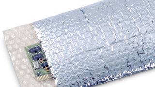 Der Highshield-Abschirmbeutel bildet einen Faradayschen Käfig um das Transportgut. (Bild: Ratioform Verpackungen)