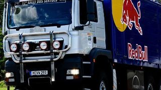 Während der Rallye Dakar war jedem Race Touareg 3 (RT3) ein Service-Truck zugeordnet. Bild: Volkswagen Motorsport (Archiv: Vogel Business Media)