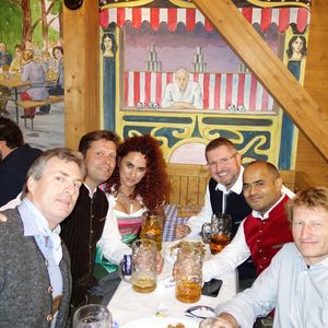 Besa, IT-BUSINESS, mit (v. l.) William Scull, Lenovo, Frank Heine und Stefan Schiechl, Marvell, Sanjesh Kumar, Tech Data, und Paul Hoecherl, Lenovo.(Bild: IT-BUSINESS)