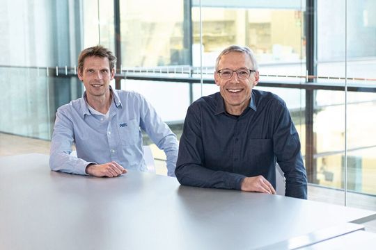 Dr. Alexander Dünkler (l.) und Prof. Nils Johnsson vom Institut für Molekulare Genetik und Zellbiologie an der Universität Ulm(Bild:  Elvira Eberhardt / Universität Ulm)